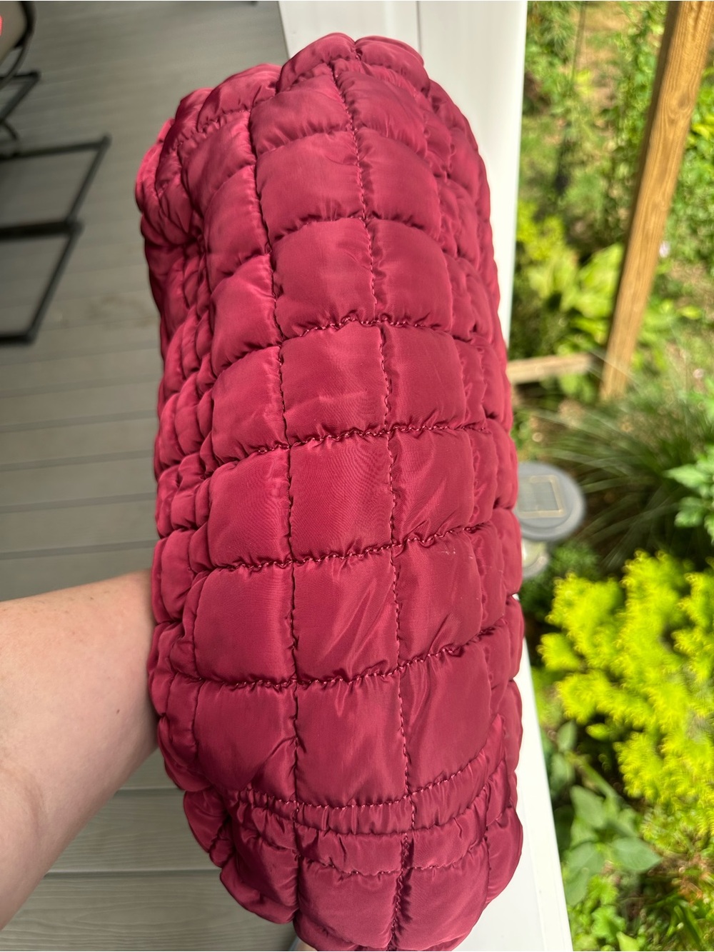 Iris & Rainbow - Dreamy Puff Iris Bag in Wine - Picture 8 of 10